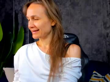 lillian_white1 full-size cam model profile image