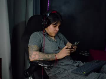 zhoestrong cam girl profile image